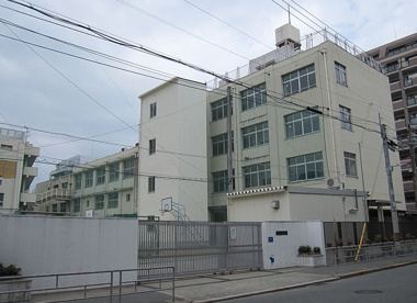 大阪市立堀江中学校の画像1