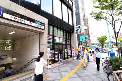 セブンイレブン 大阪南森町店の画像1