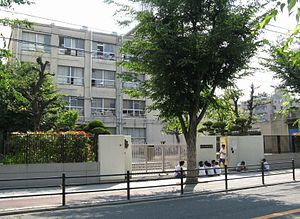 大阪市立新東淀中学校の画像1