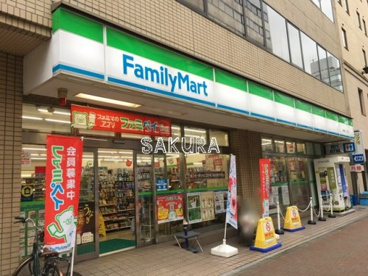 ファミリーマート新横浜二丁目店の画像1