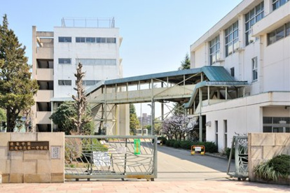 三鷹市立第一中学校の画像1