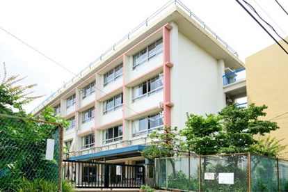 三鷹市立大沢台小学校の画像1