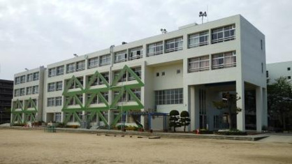 八尾市立西山本小学校の画像1