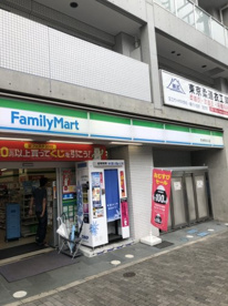 ファミリーマート 初台駅北口店の画像1