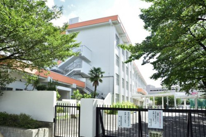 昭島市立つつじが丘小学校の画像1