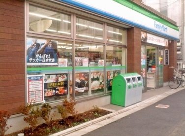 ファミリーマート 駒沢大学駅前店の画像1