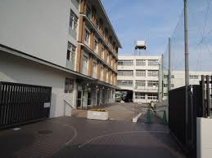 羽曳野市立誉田中学校