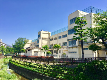 世田谷区立烏山小学校の画像1