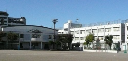 世田谷区立用賀中学校の画像1