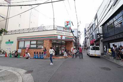 セブンイレブン 難波千日前店の画像1