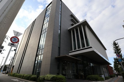 八尾市立八尾図書館の画像1