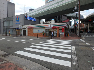 セブンイレブン 大阪梅田2丁目西店の画像1