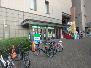 ファミリーマート ラグザ大阪店の画像1