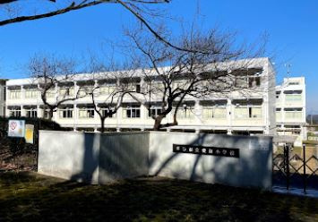 多摩市立愛和小学校の画像1