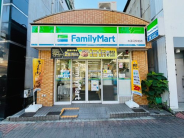 ファミリーマート 本蓮沼駅前店の画像1