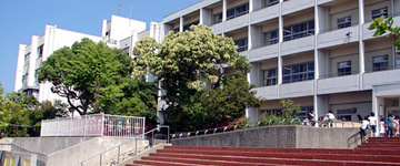 箕面市立萱野東小学校の画像1