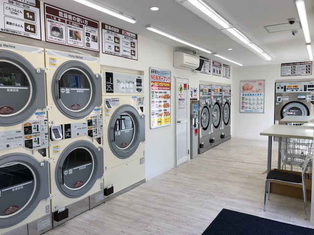 コインランドリー ウォッシュ&ダッシュ 宇保店の画像