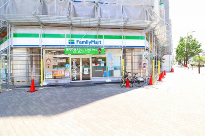 ファミリーマート 南堀江三丁目店の画像1