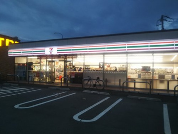 セブンイレブン  千葉新港東店の画像1