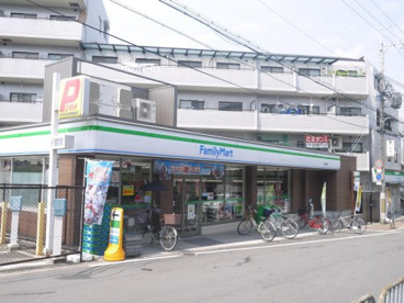 ファミリーマート 萱島駅前店の画像1