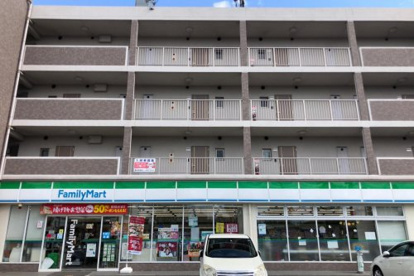 ファミリーマート 高槻川西町一丁目店の画像1