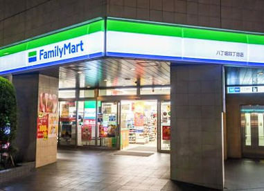 ファミリーマート 八丁堀四丁目店の画像1