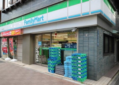 ファミリーマート 八丁堀駅前店の画像1