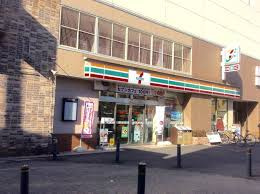 セブンイレブン 世田谷喜多見駅前店の画像1