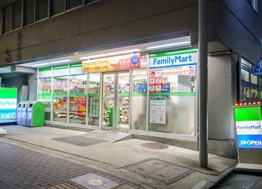 ファミリーマート 八丁堀店の画像1