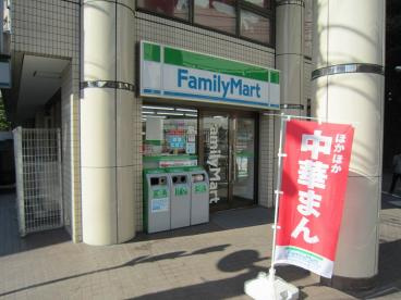 ファミリーマート 目白三丁目店の画像1