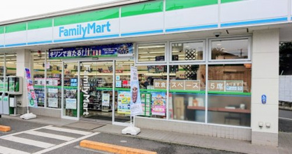 ファミリーマート 東久留米柳窪店の画像1