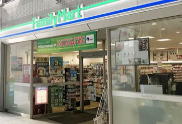 ファミリーマート 大阪ベイタワー店の画像1