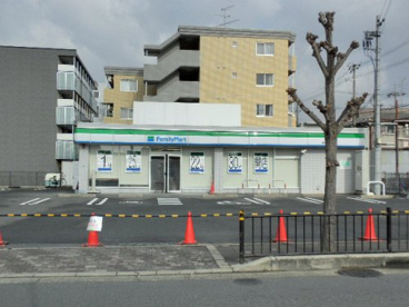 ファミリーマート 豊中長興寺北店の画像1