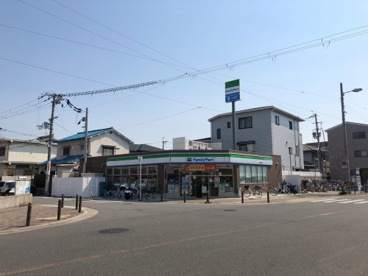 ファミリーマート 井高野駅前店の画像1