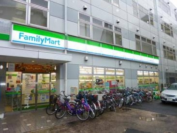 ファミリーマート 西武東長崎駅前店の画像1