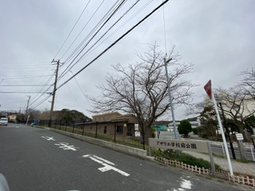 アザリエ学校前公園の画像1