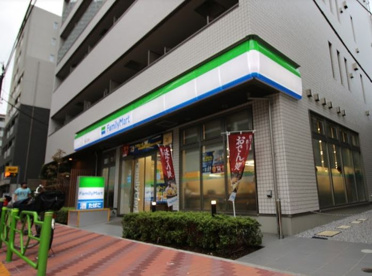 ファミリーマート 佃二丁目店の画像1