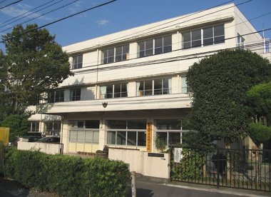 静岡市立服織中学校の画像1