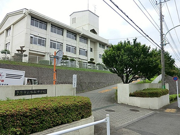 多摩市立鶴牧中学校の画像1