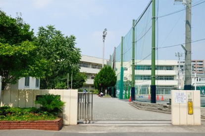 横浜市立鶴見中学校の画像1