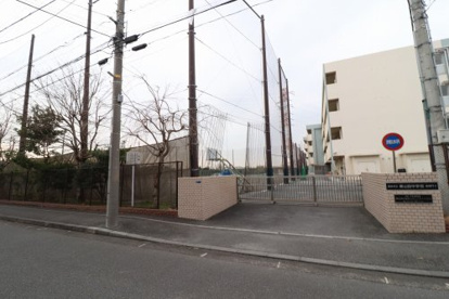 横浜市立東山田中学校の画像1