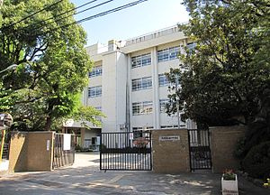 尼崎市立塚口中学校の画像1