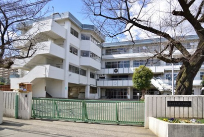 調布市立第六中学校の画像1