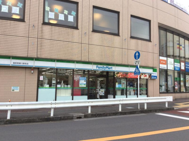 ファミリーマート 柳瀬川駅前店の画像1