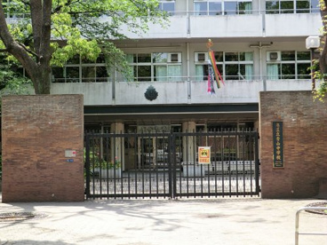 港区立青山中学校の画像1