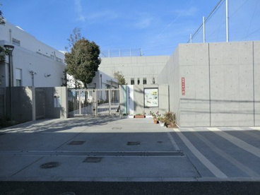 杉並区立杉並和泉学園の画像1