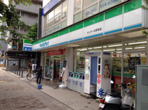 ファミリーマート センター北駅前店