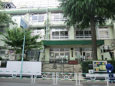 渋谷区立神宮前小学校の画像1