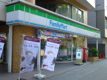 ファミリーマート 阪東橋東口店の画像1