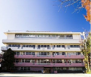 文京区立本郷小学校の画像1